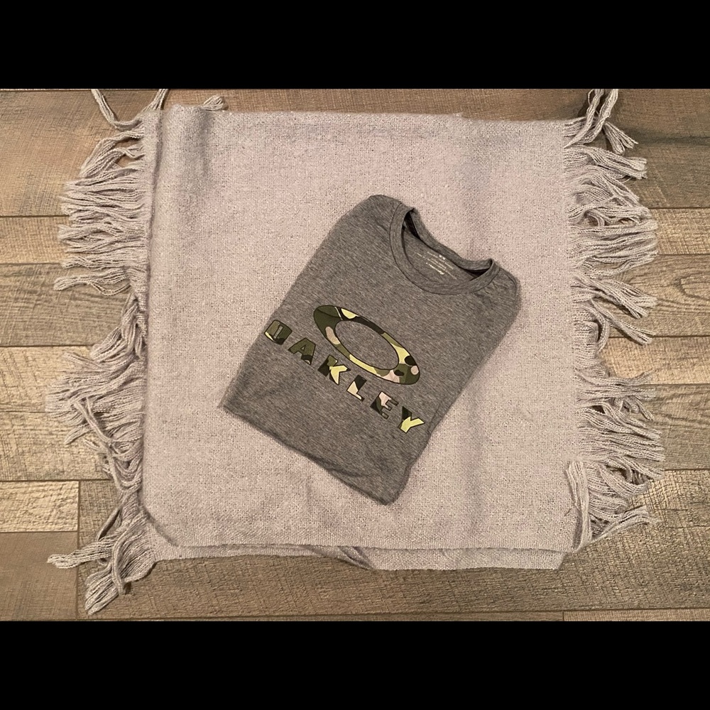 Men’s Tee from Oakley